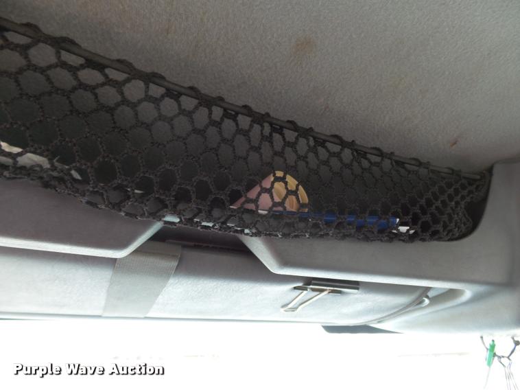 image for item K3336 2002 International 7500 digger derrick truck