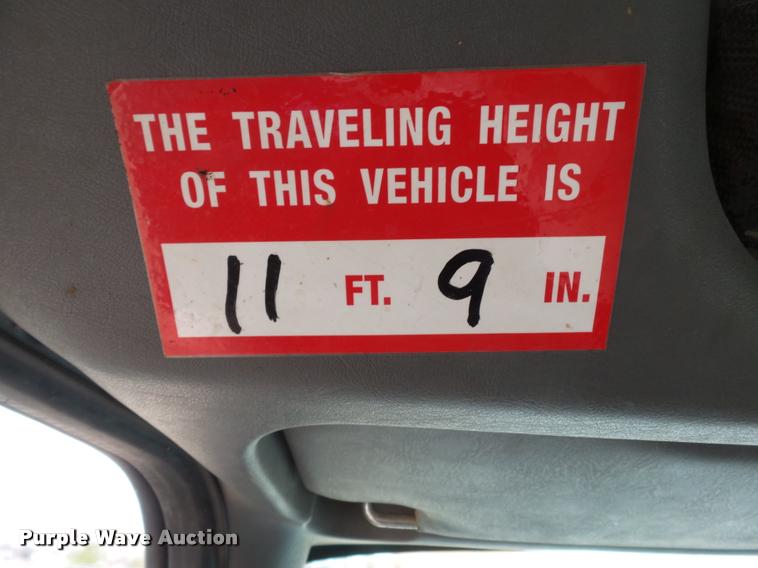 image for item K3336 2002 International 7500 digger derrick truck