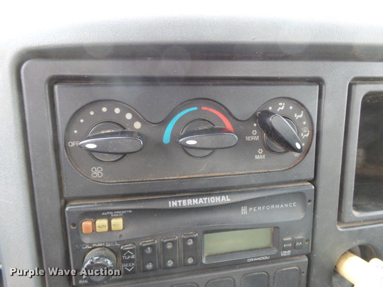 image for item K3336 2002 International 7500 digger derrick truck