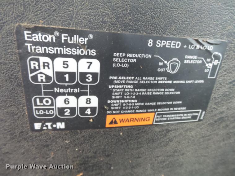 image for item K3336 2002 International 7500 digger derrick truck