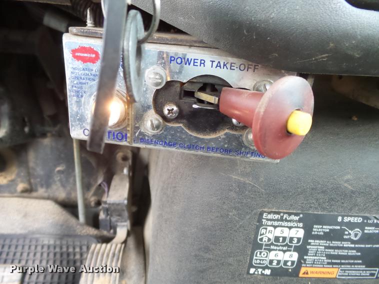 image for item K3336 2002 International 7500 digger derrick truck