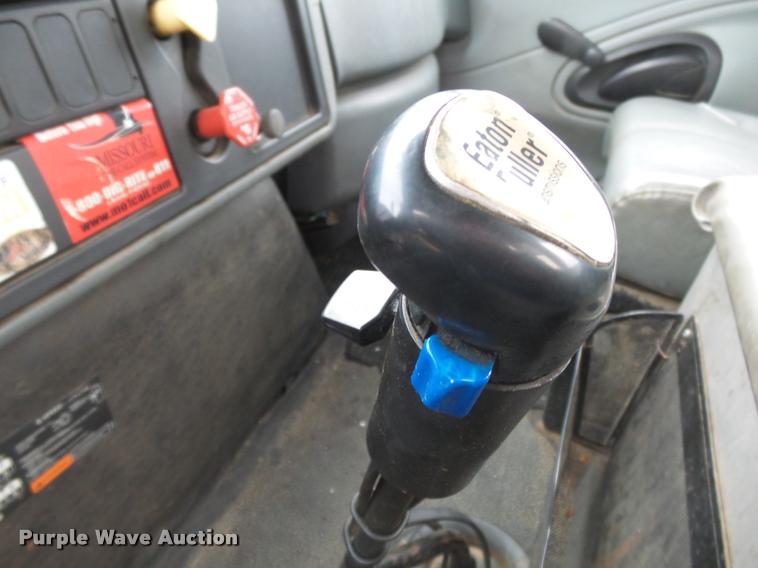 image for item K3336 2002 International 7500 digger derrick truck