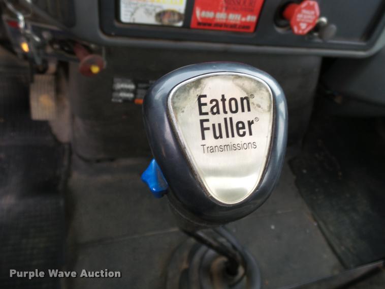 image for item K3336 2002 International 7500 digger derrick truck