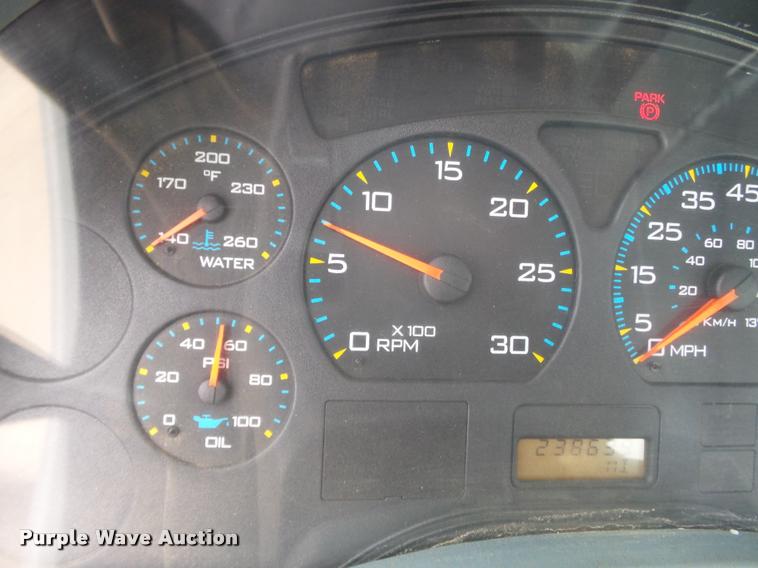 image for item K3336 2002 International 7500 digger derrick truck