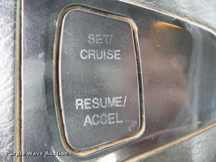 image for item K3336 2002 International 7500 digger derrick truck