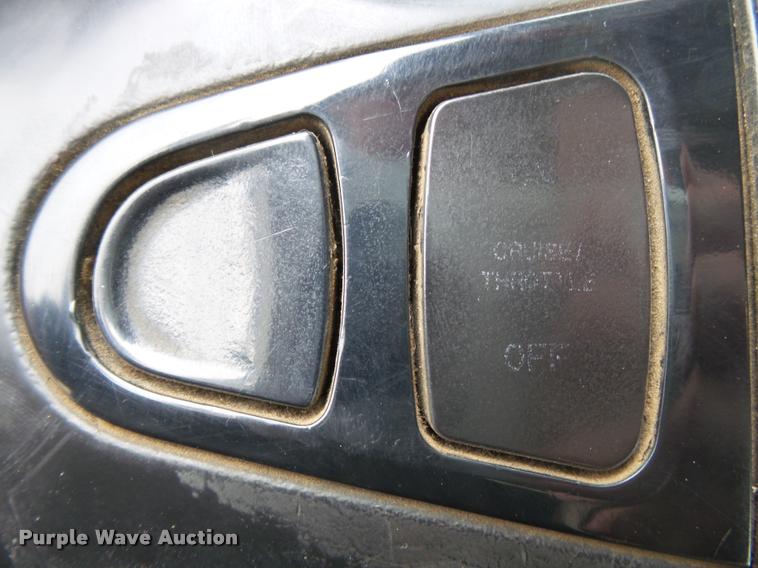 image for item K3336 2002 International 7500 digger derrick truck