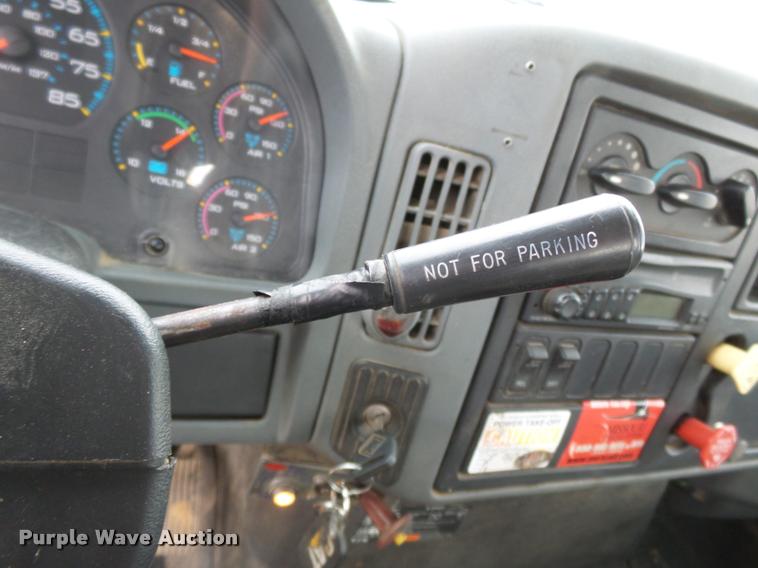 image for item K3336 2002 International 7500 digger derrick truck