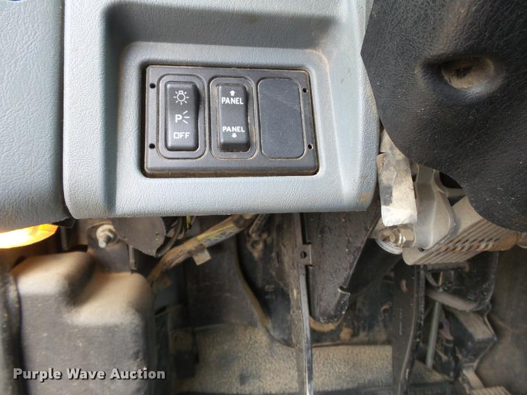 image for item K3336 2002 International 7500 digger derrick truck