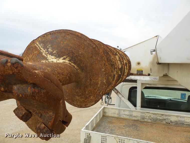 image for item K3336 2002 International 7500 digger derrick truck