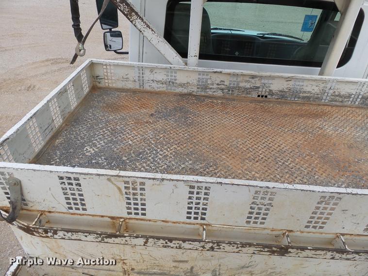 image for item K3336 2002 International 7500 digger derrick truck