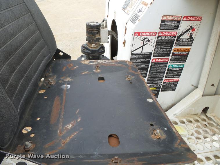 image for item K3336 2002 International 7500 digger derrick truck