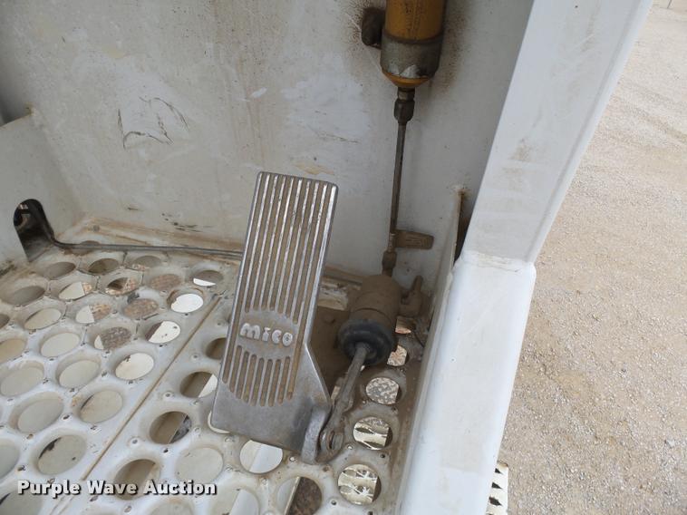 image for item K3336 2002 International 7500 digger derrick truck