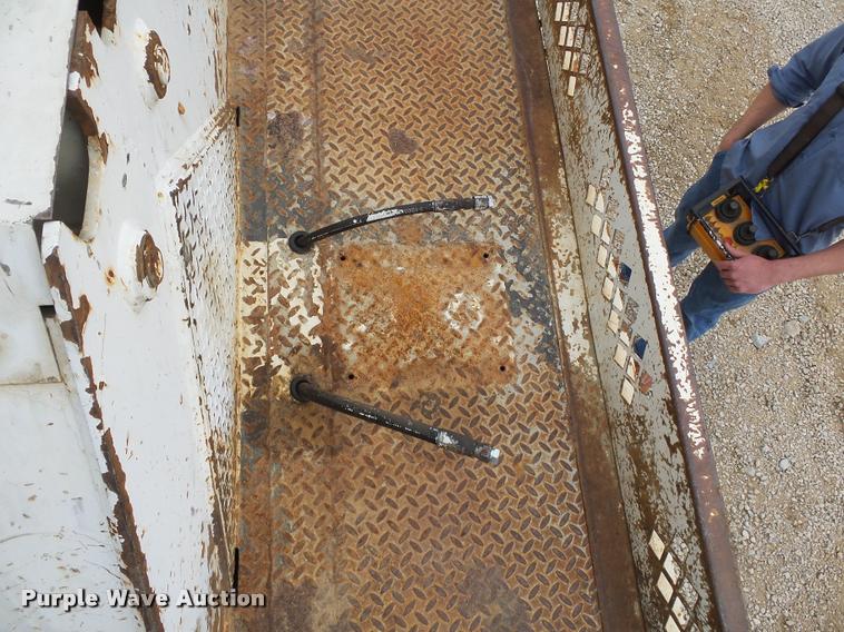 image for item K3336 2002 International 7500 digger derrick truck