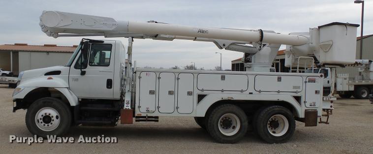 image for item K3337 2004 International 7500 bucket truck