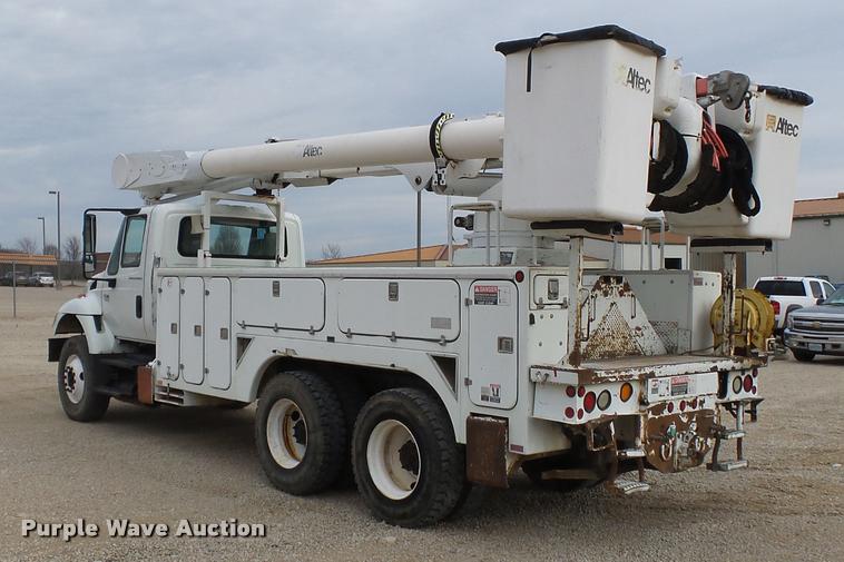 image for item K3337 2004 International 7500 bucket truck