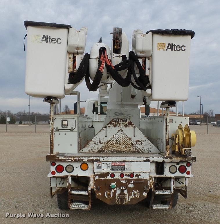 image for item K3337 2004 International 7500 bucket truck