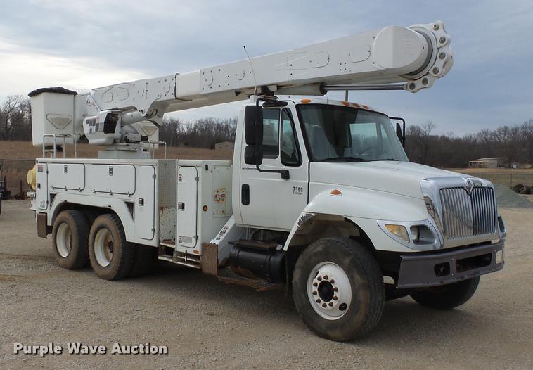 image for item K3337 2004 International 7500 bucket truck