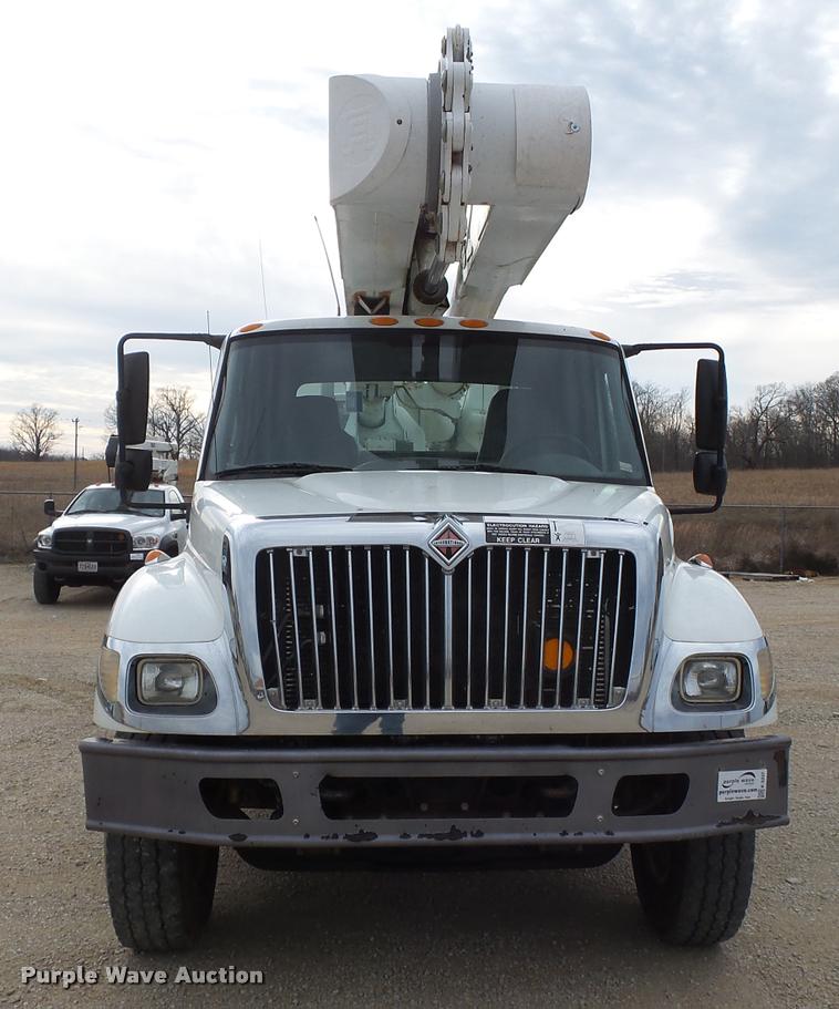 image for item K3337 2004 International 7500 bucket truck