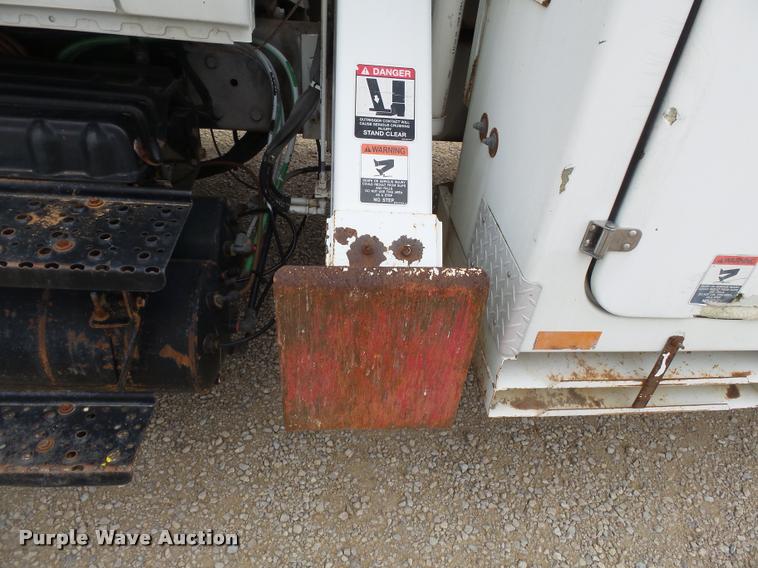 image for item K3337 2004 International 7500 bucket truck