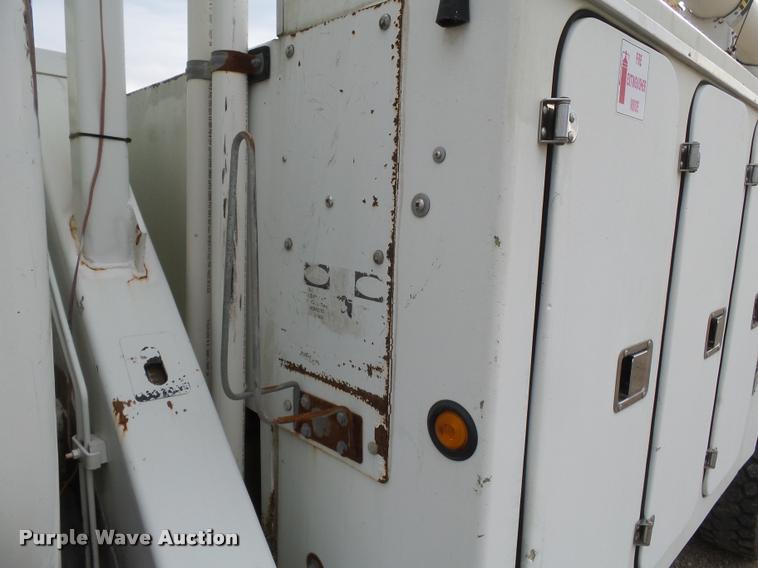 image for item K3337 2004 International 7500 bucket truck