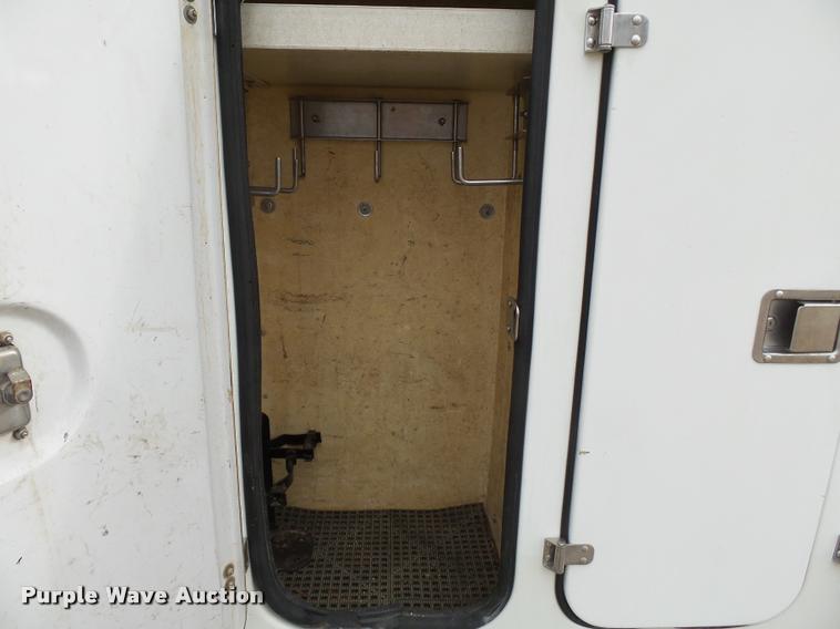 image for item K3337 2004 International 7500 bucket truck