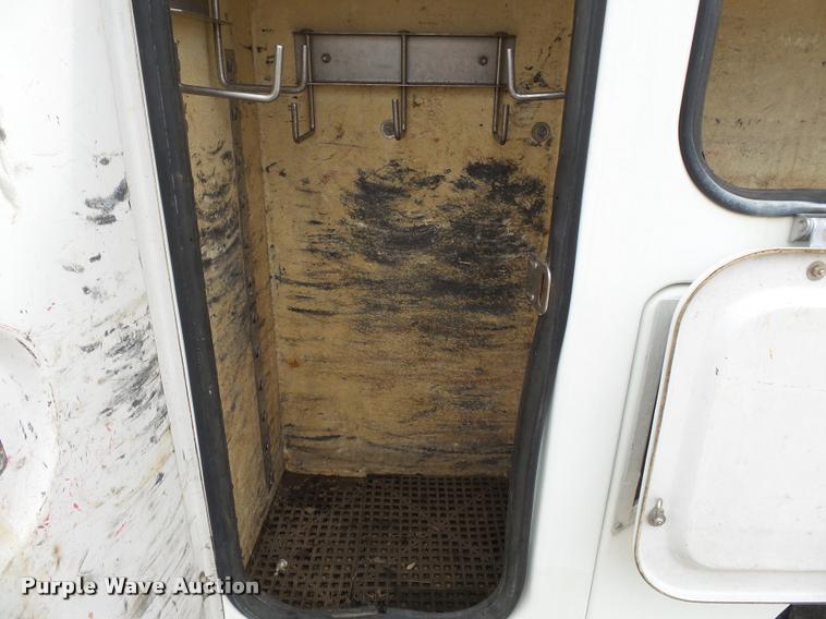 image for item K3337 2004 International 7500 bucket truck