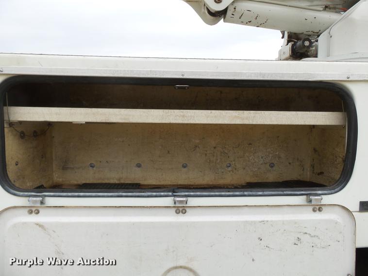 image for item K3337 2004 International 7500 bucket truck