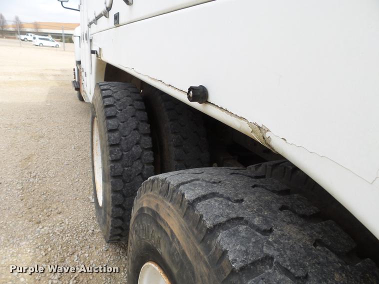 image for item K3337 2004 International 7500 bucket truck