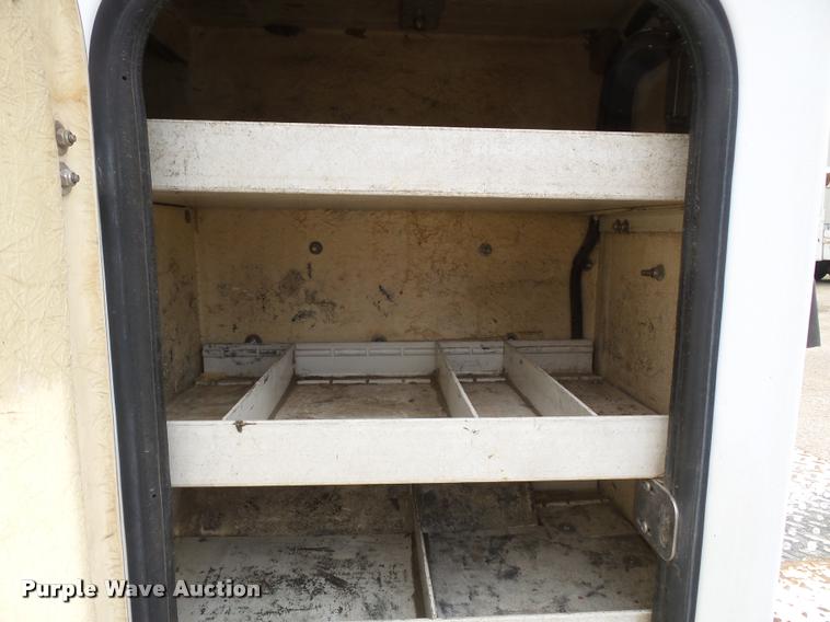 image for item K3337 2004 International 7500 bucket truck