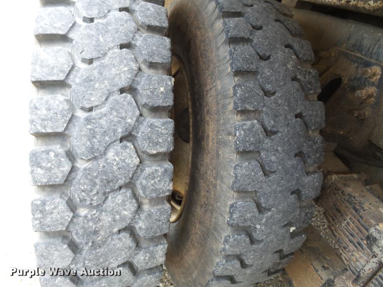 image for item K3337 2004 International 7500 bucket truck