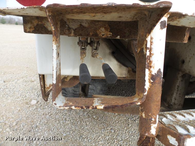 image for item K3337 2004 International 7500 bucket truck