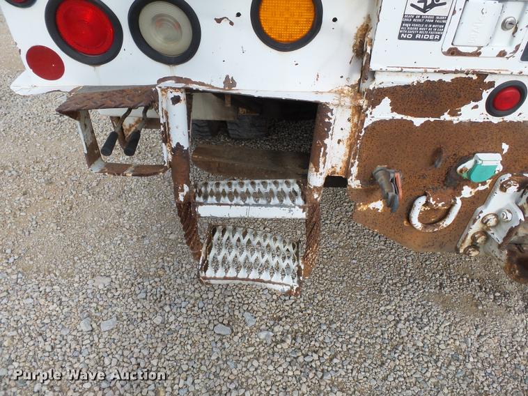 image for item K3337 2004 International 7500 bucket truck