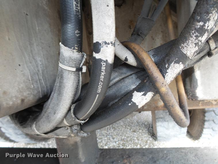 image for item K3337 2004 International 7500 bucket truck