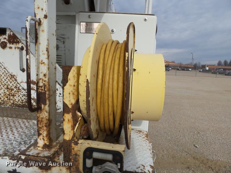 image for item K3337 2004 International 7500 bucket truck