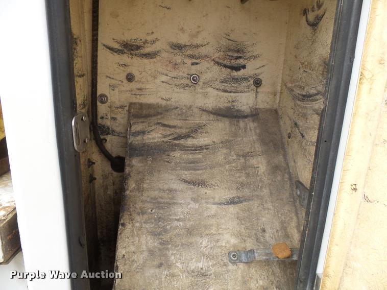 image for item K3337 2004 International 7500 bucket truck