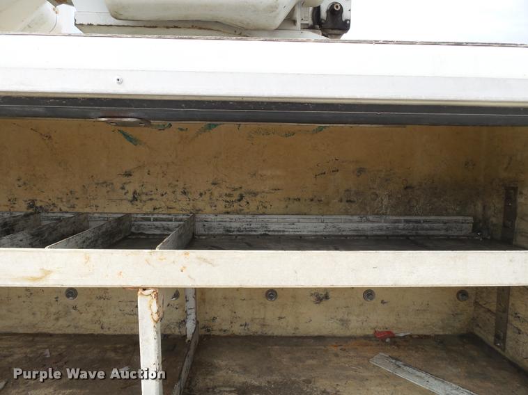 image for item K3337 2004 International 7500 bucket truck