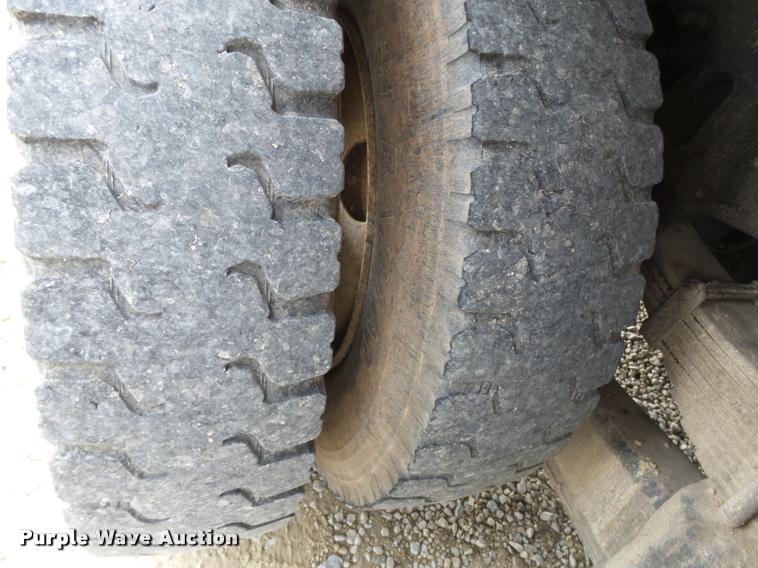 image for item K3337 2004 International 7500 bucket truck