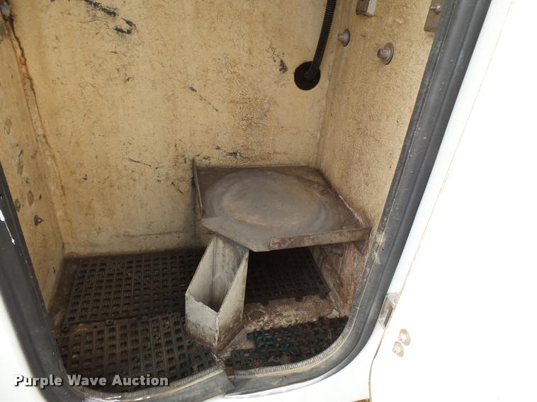 image for item K3337 2004 International 7500 bucket truck