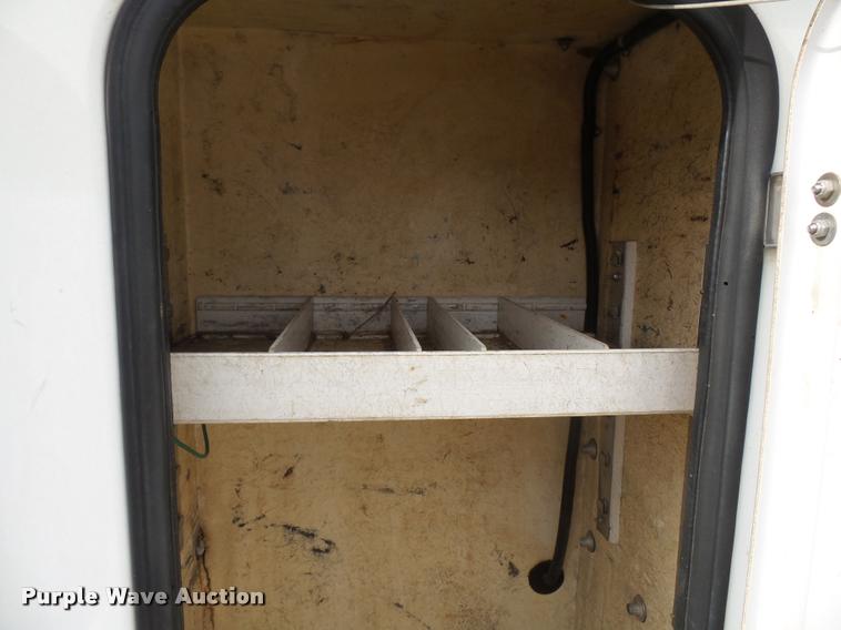 image for item K3337 2004 International 7500 bucket truck