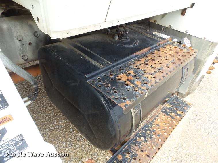 image for item K3337 2004 International 7500 bucket truck