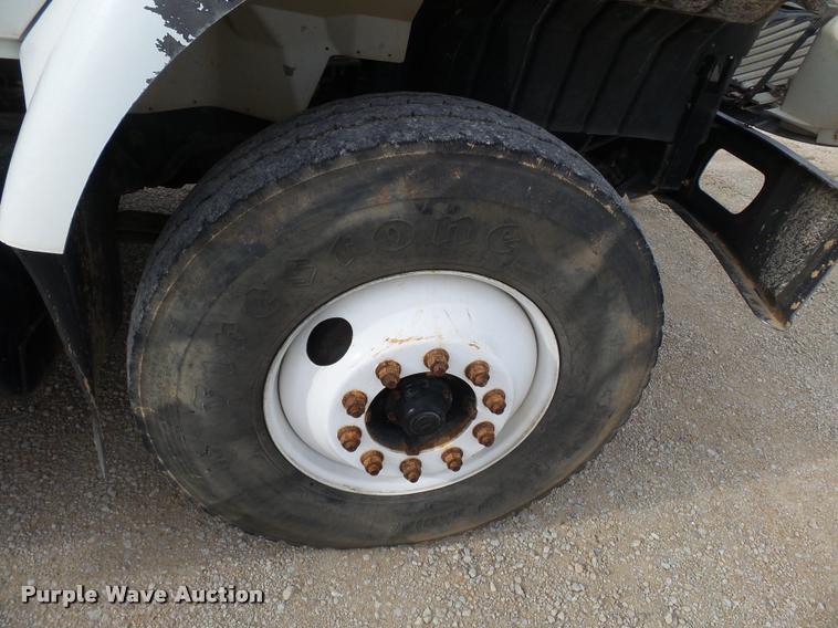 image for item K3337 2004 International 7500 bucket truck