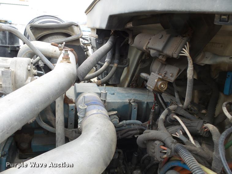 image for item K3337 2004 International 7500 bucket truck