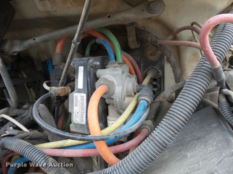 image for item K3337 2004 International 7500 bucket truck