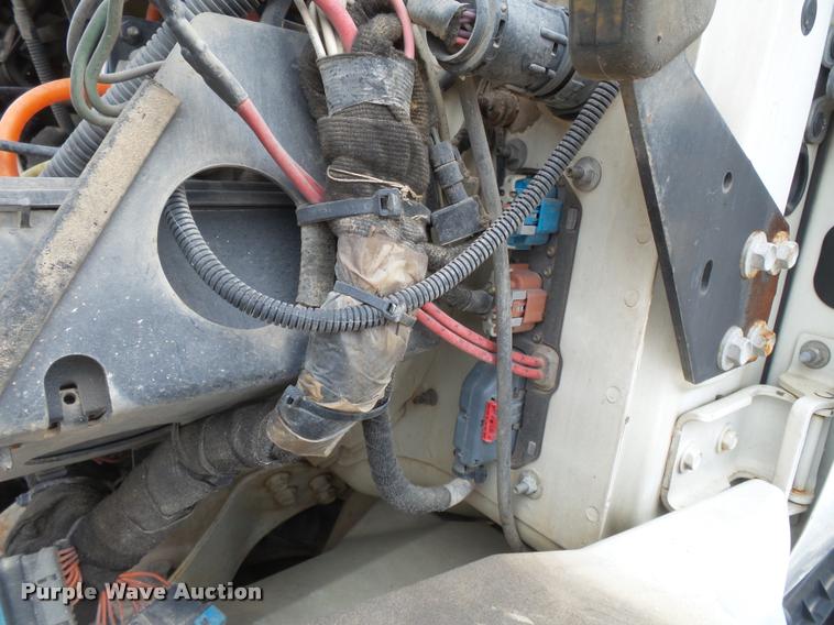 image for item K3337 2004 International 7500 bucket truck