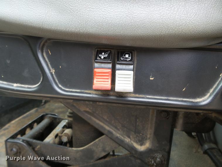 image for item K3337 2004 International 7500 bucket truck