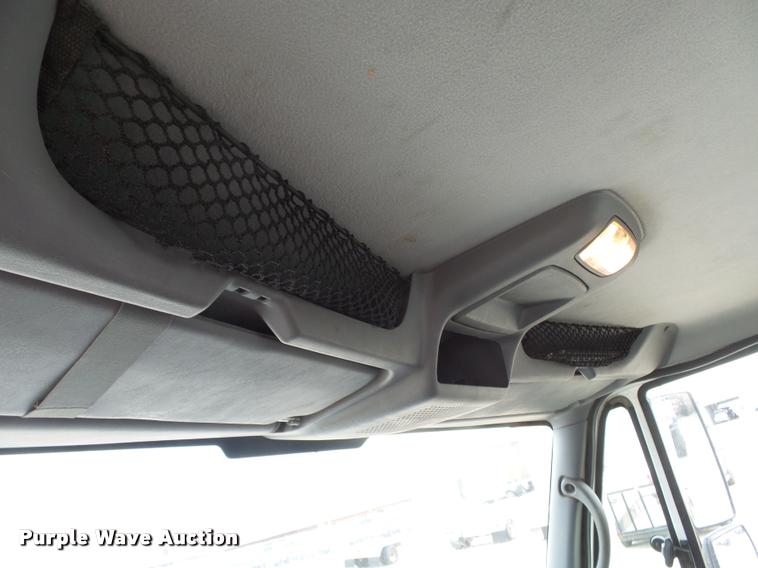 image for item K3337 2004 International 7500 bucket truck