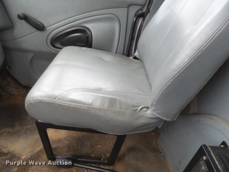 image for item K3337 2004 International 7500 bucket truck