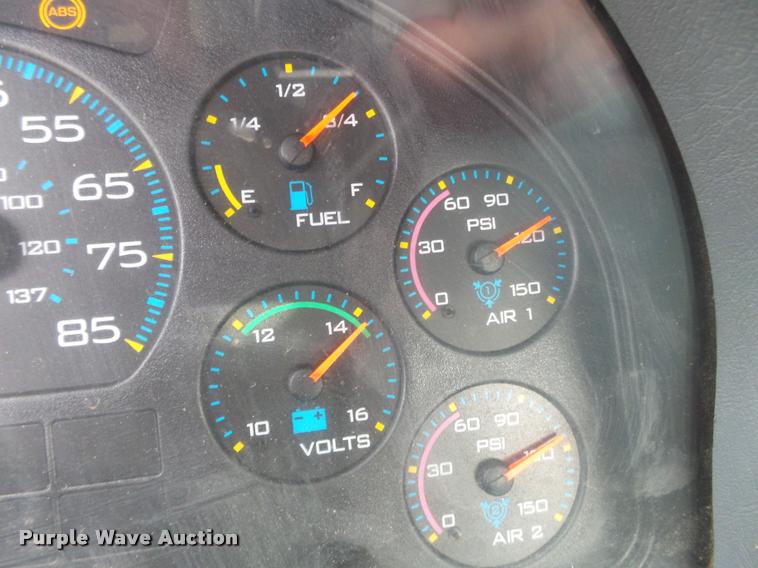 image for item K3337 2004 International 7500 bucket truck