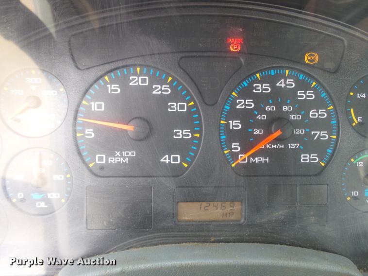 image for item K3337 2004 International 7500 bucket truck