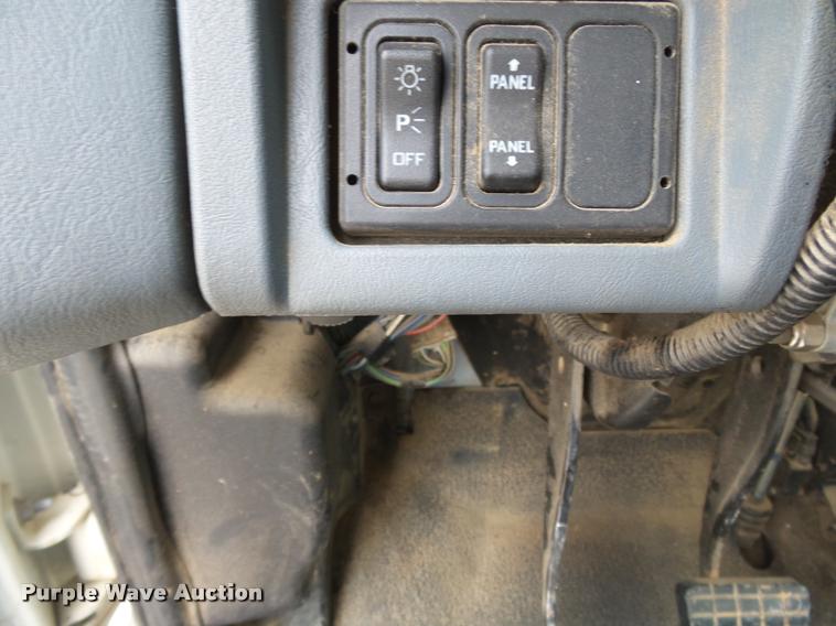 image for item K3337 2004 International 7500 bucket truck